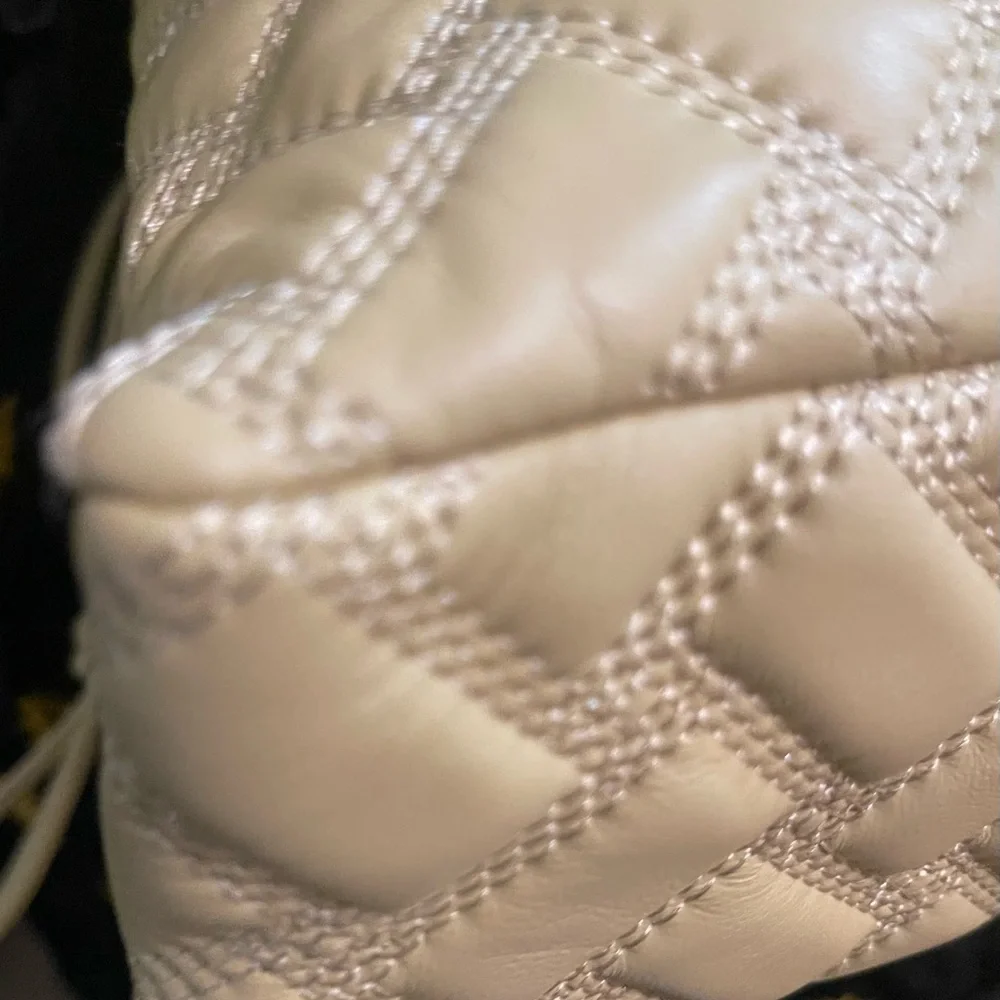 Kurt Geiger Quilted Leather Shoulder Handbag . Pristine Condition - Picture 10 of 11